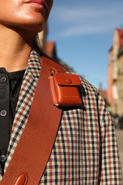 Fastgørbart AirPods læderetui Vegetable Tanned Brown