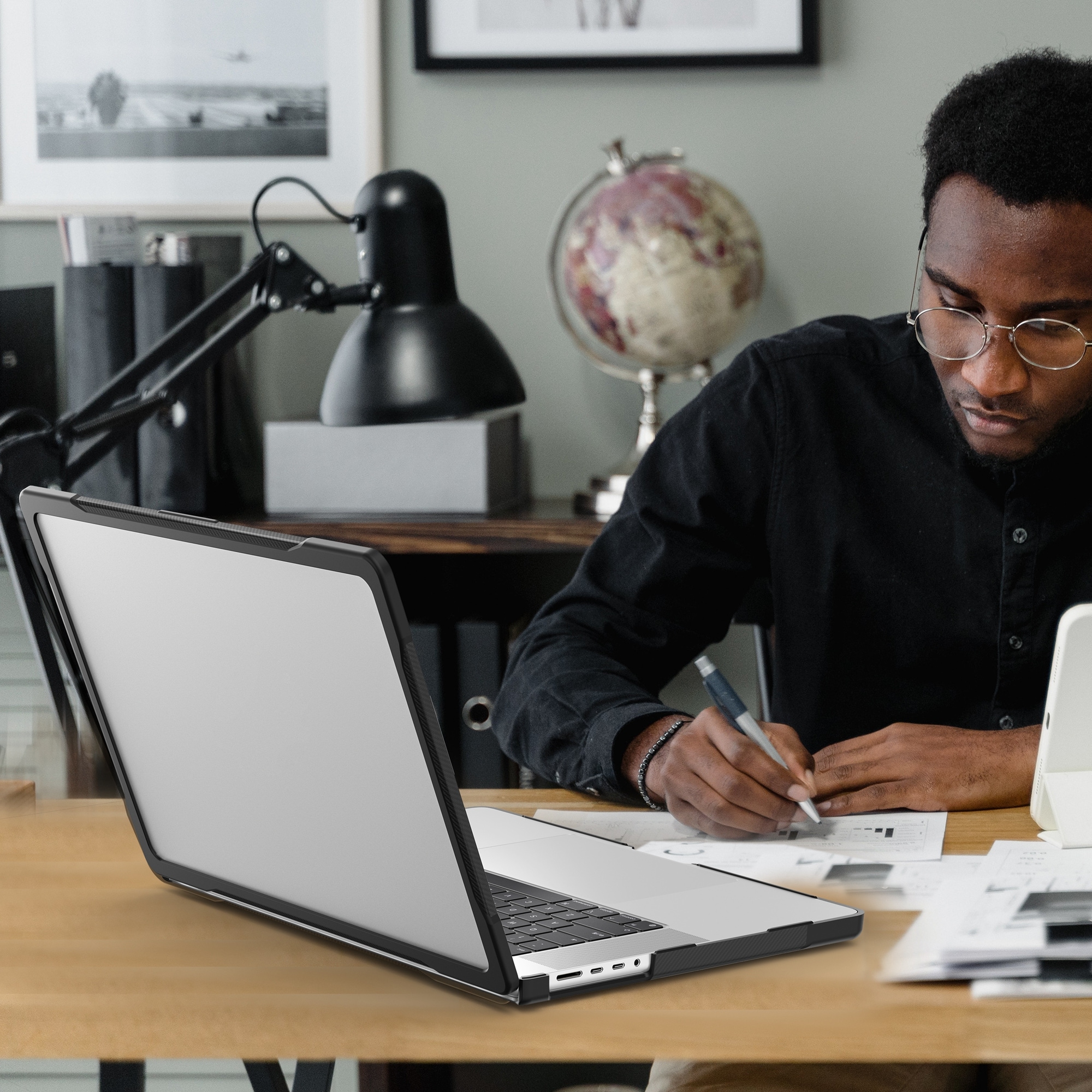 Apple MacBook Pro 16 2024 Stødsikkert Hybrid-cover, Gennemsigtig