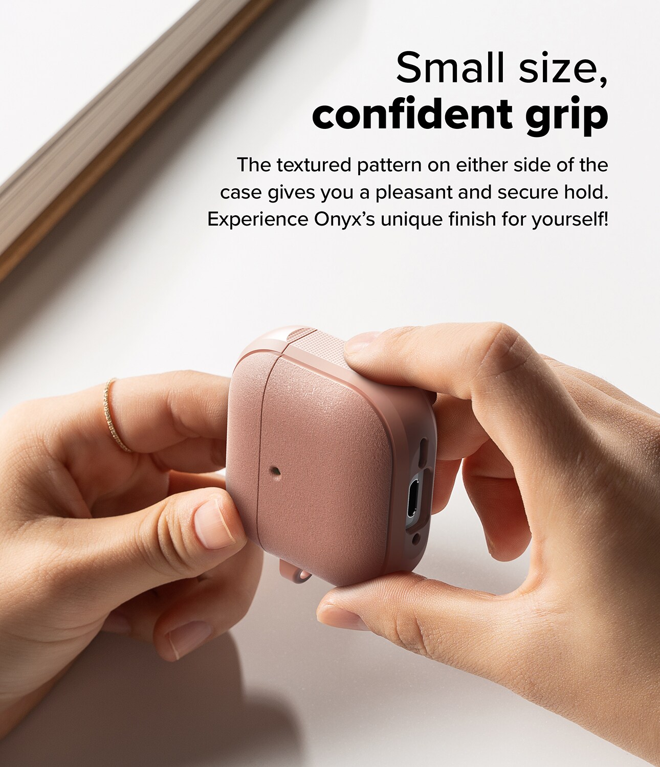 Apple AirPods 4 Onyx MagSafe cover, Constant Coral