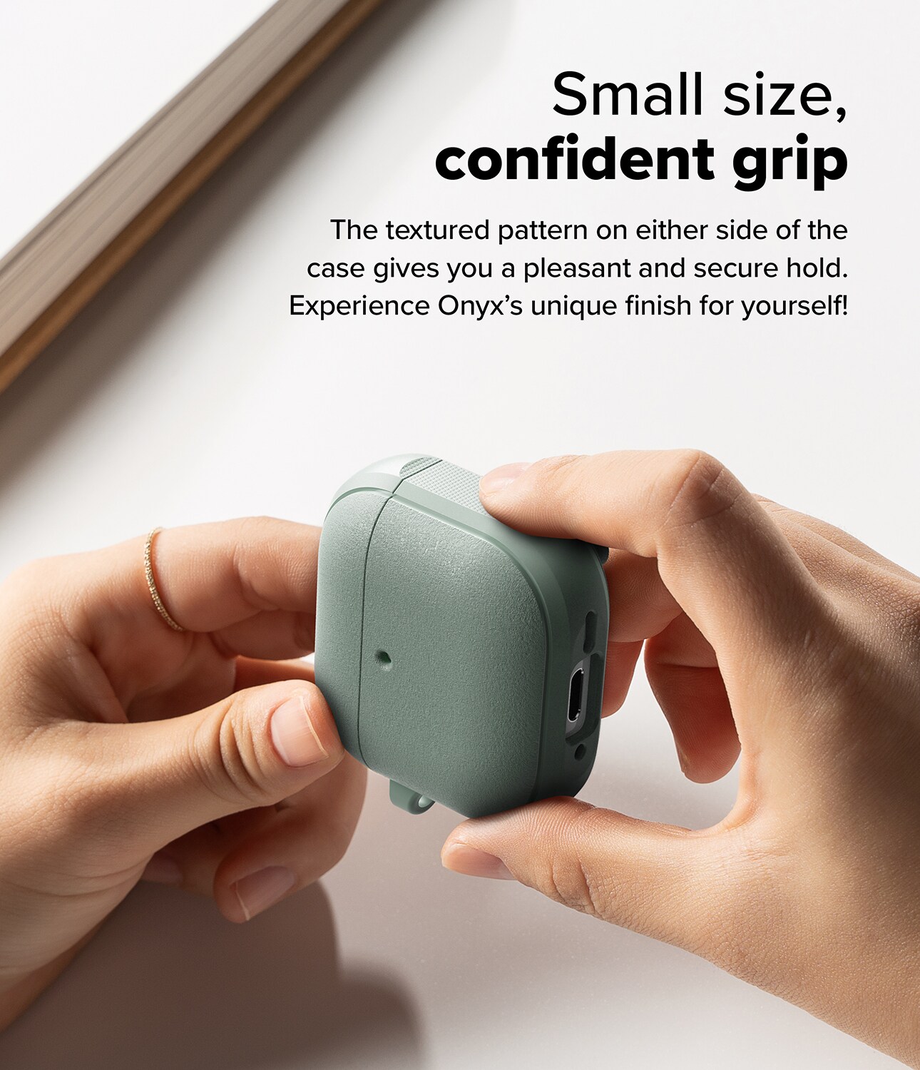 Apple AirPods 4 Onyx MagSafe cover, Sage Green