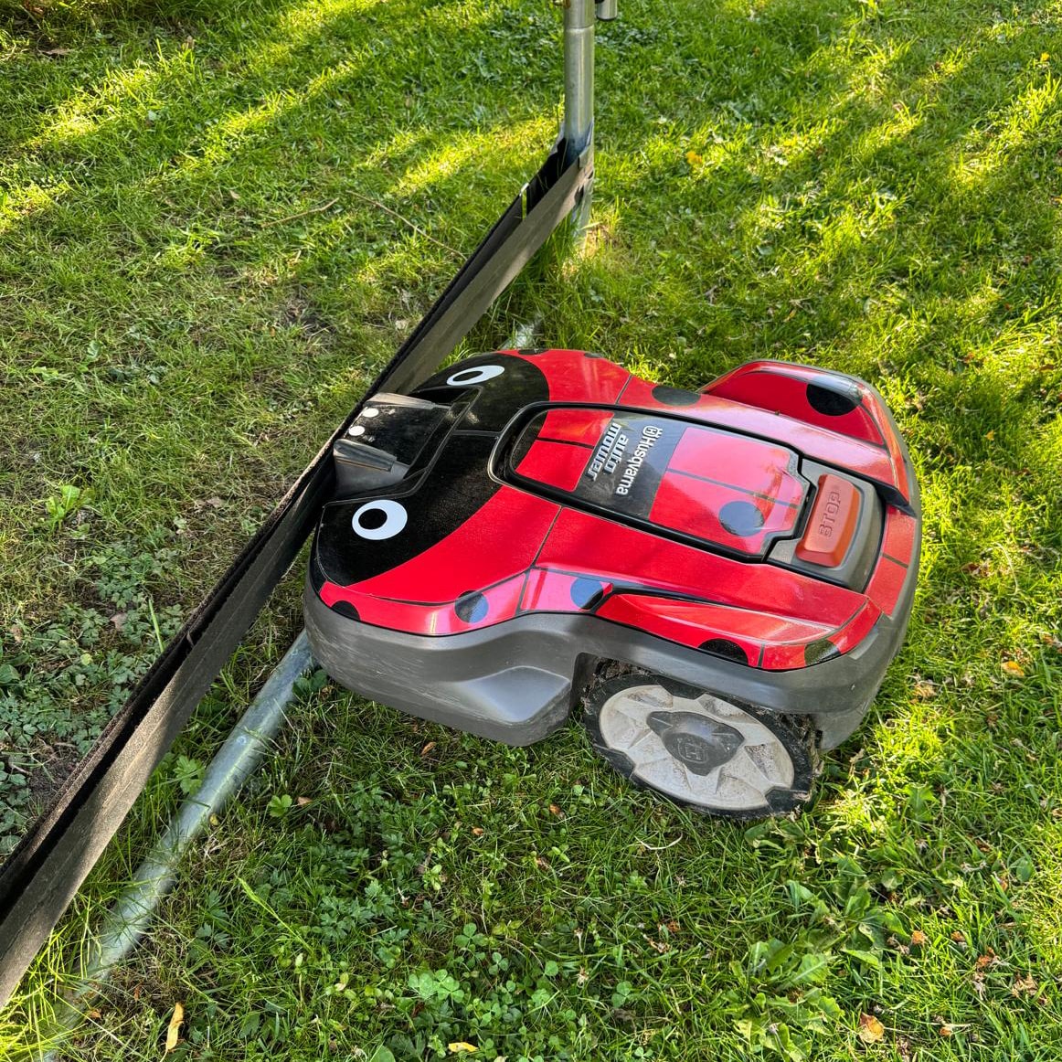 Robotplæneklipper-stop til trampoliner